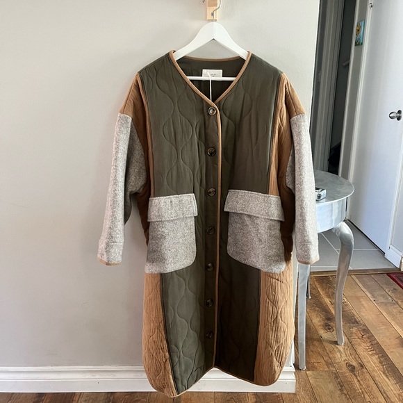 NWT- The Amente quilted coat size m/l - Picture 6 of 12